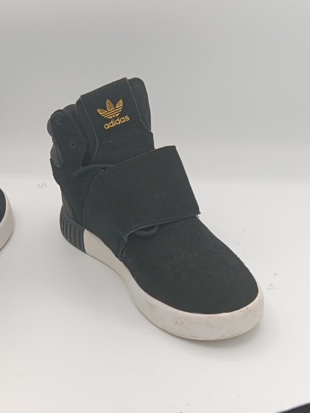 adidas Black Suede Mid-Top Sneakers with Gold Trefoil. Size 7 - Picture 10 of 12